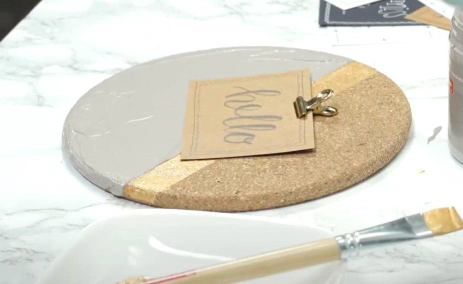 Turn a cork coaster into a message board - Royal Talens